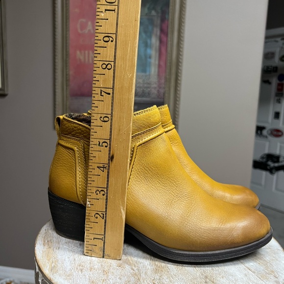 Cobb Hill by Rockport Anisa VCut Leather Ankle Boots 9.5M - Picture 12 of 13